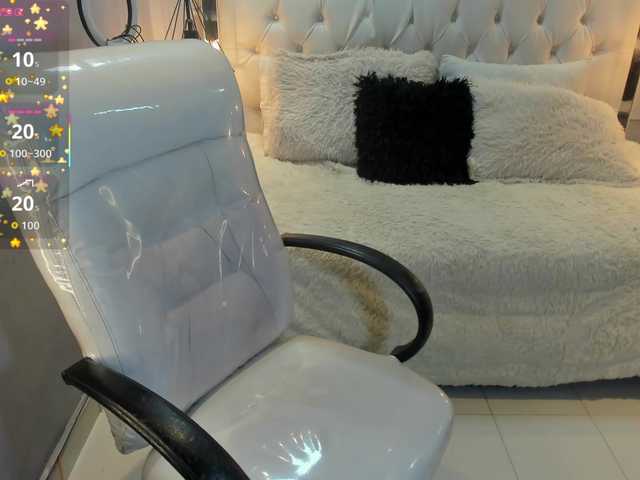 Zara-moon1 live cam on BongaCams