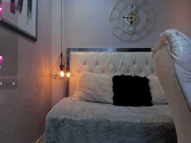 Zara-moon1 live cam on BongaCams