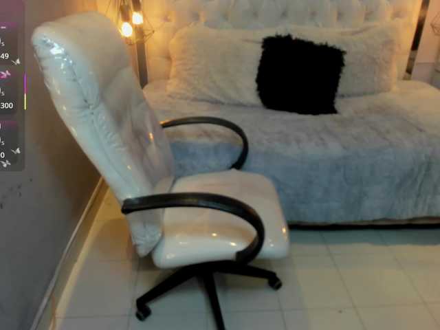 Zara-moon1 live cam on BongaCams