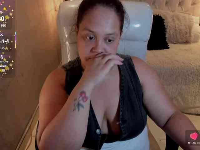 Zara-moon1 webcam