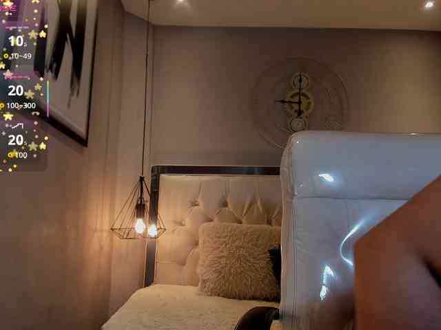 Zara-moon1 webcam