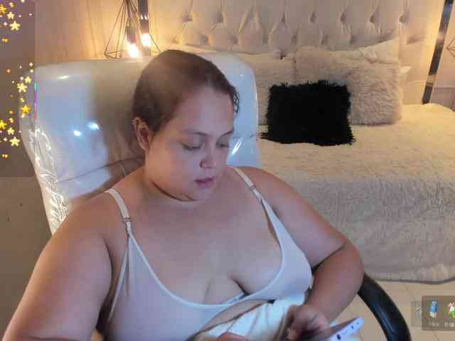 Zara-moon1 webcam