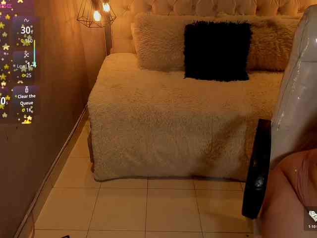 Zara-moon1 webcam