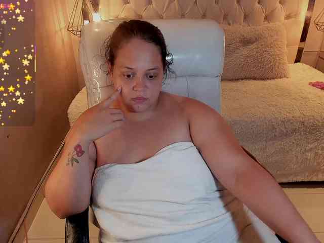 Zara-moon1 webcam