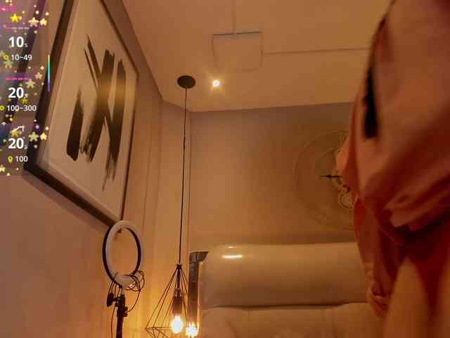 Zara-moon1 webcam