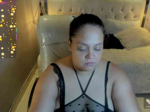 Zara-moon1 webcam