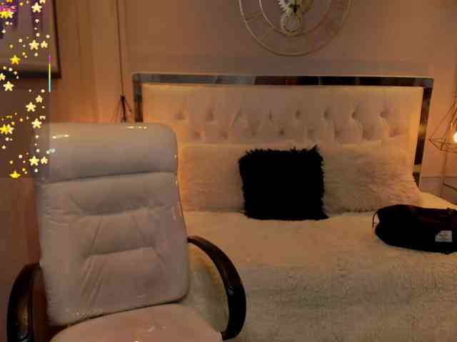 zara-moon1's live room