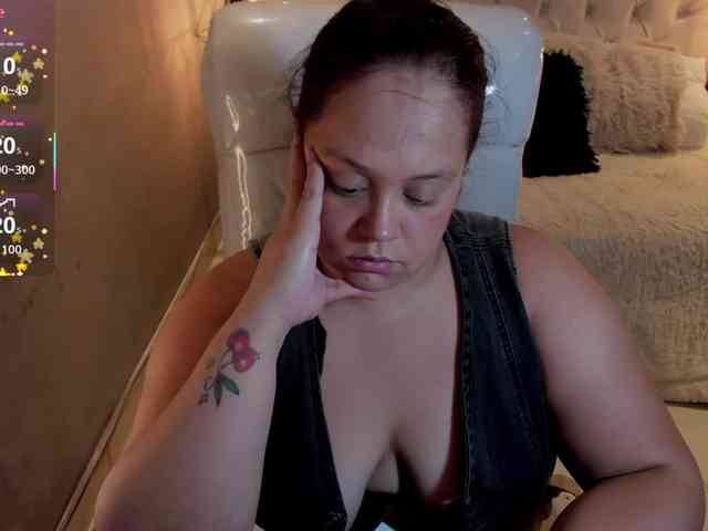 Zara-moon1 webcam