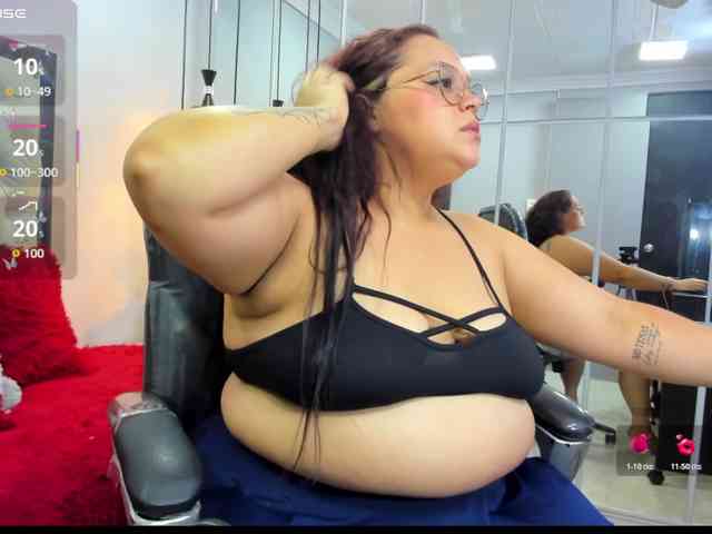 Zara-moon1 webcam