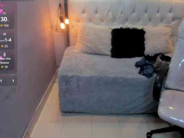 Zara-moon1 webcam