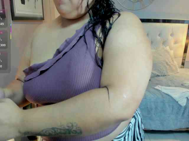Zara-moon1 webcam