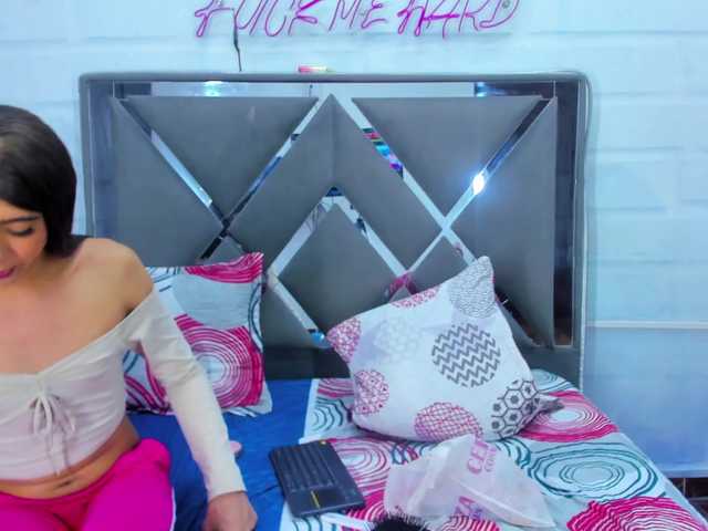 TrioofQueens live webcam show