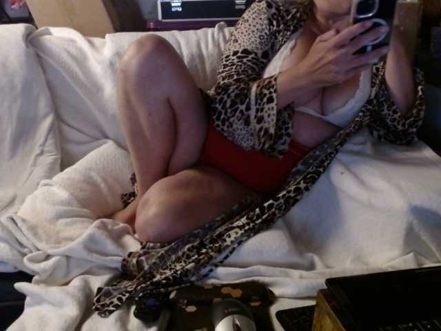 BeachyMilf live cam on UnifiedCams