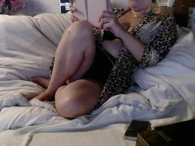 BeachyMilf webcam