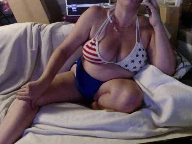 BeachyMilf webcam
