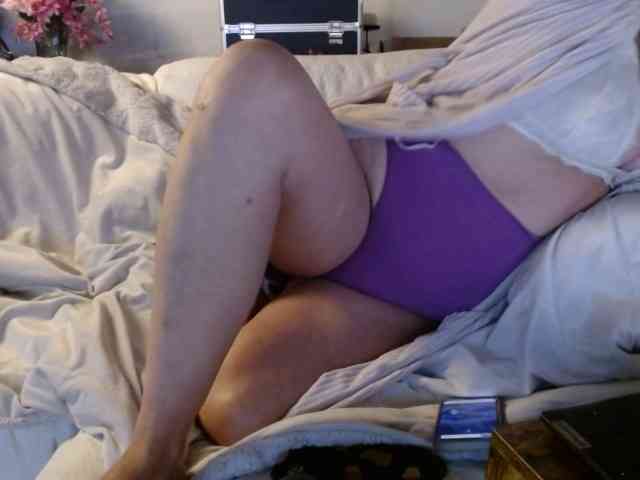 BeachyMilf webcam