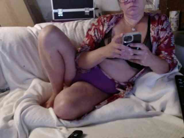 BeachyMilf webcam