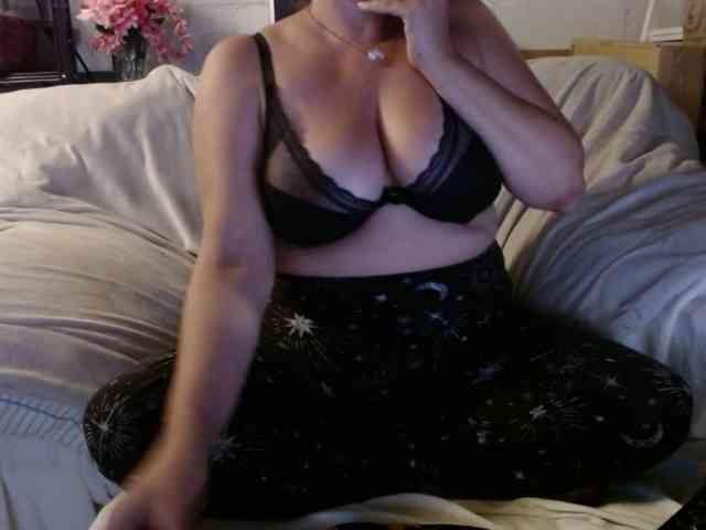 BeachyMilf webcam