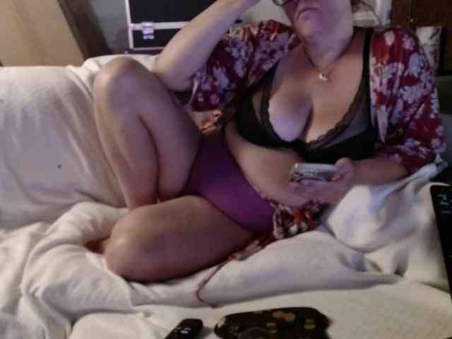 BeachyMilf webcam