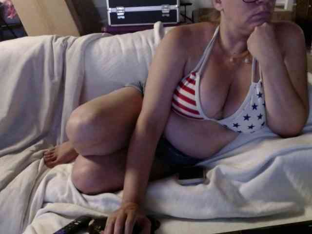 BeachyMilf webcam