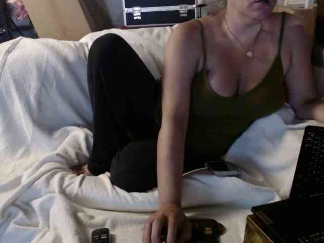 BeachyMilf BeachyMilf