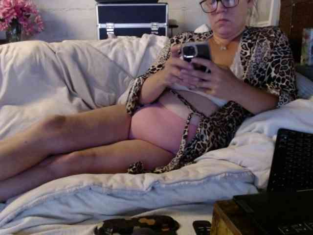 BeachyMilf webcam