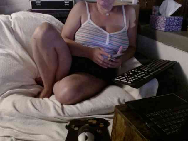 BeachyMilf webcam