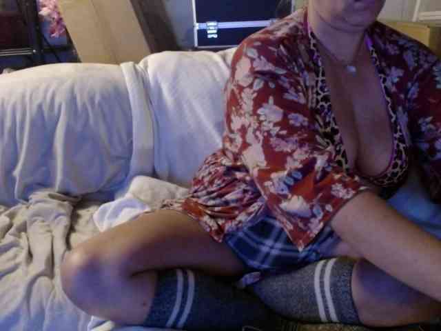 BeachyMilf webcam