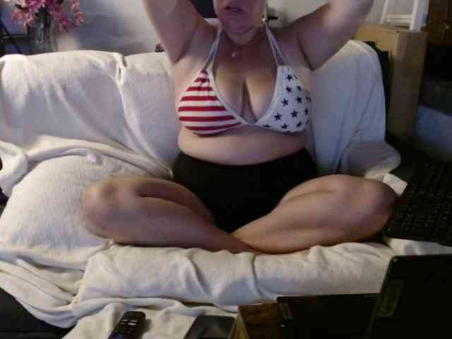 BeachyMilf webcam
