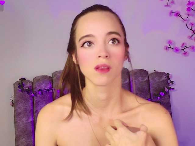 AureLiora live cam on BongaCams