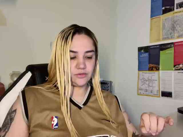 Sasha_Sky webcam