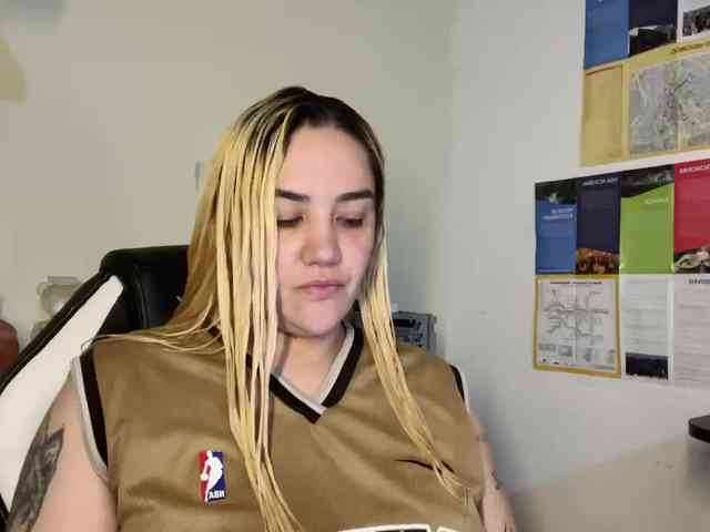 Sasha_Sky webcam