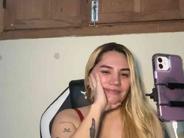Sasha_Sky webcam