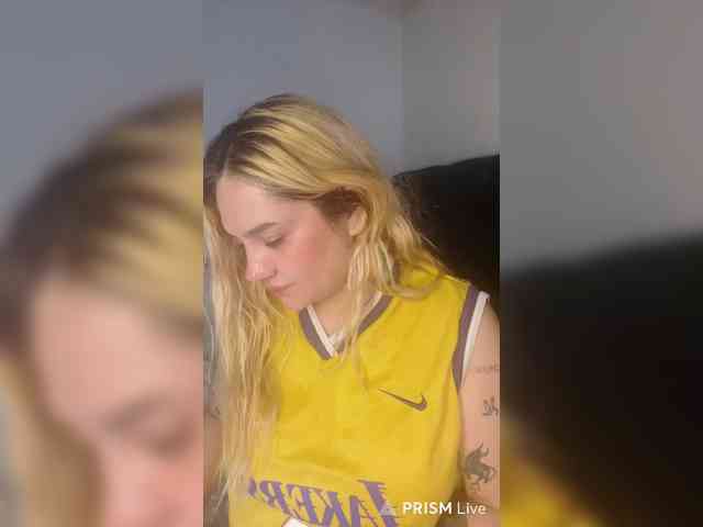 Sasha_Sky webcam