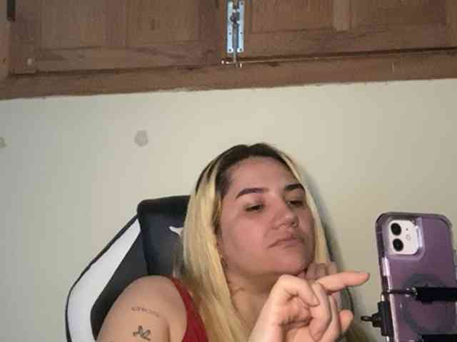 Sasha_Sky webcam