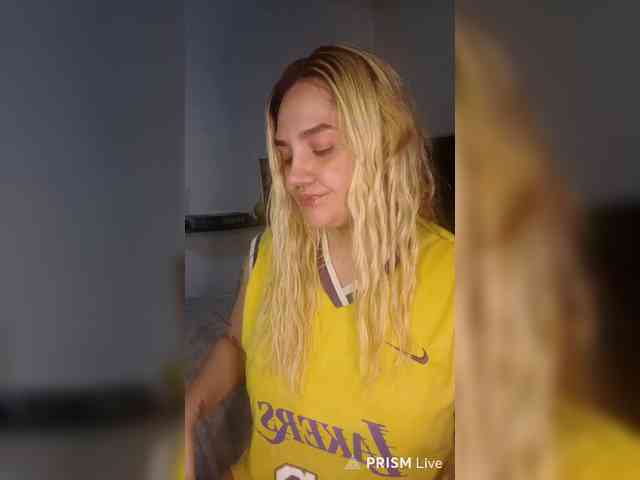 Sasha_Sky webcam