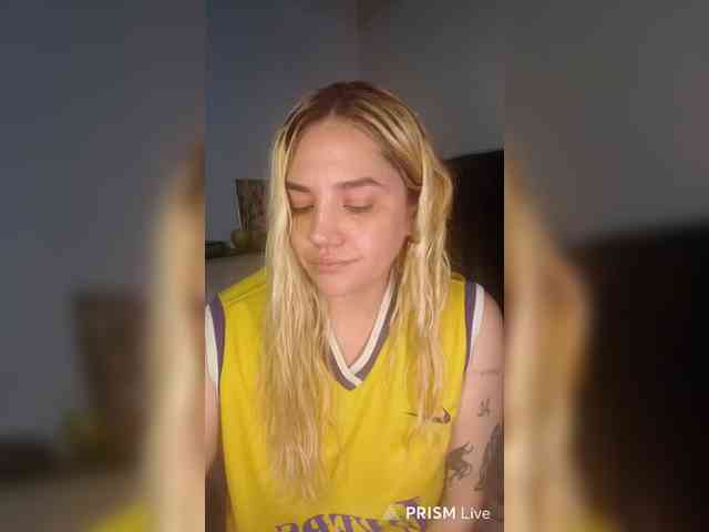 Sasha_Sky webcam