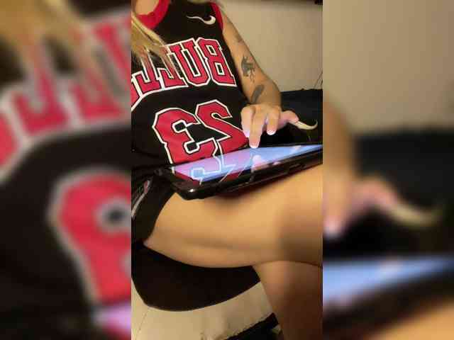 Sasha_Wicket webcam