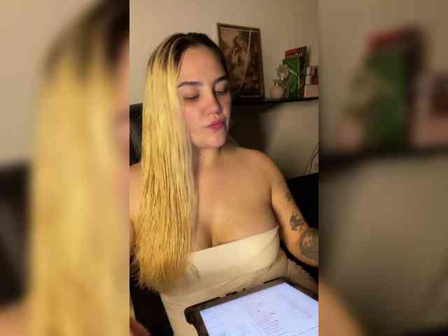Sasha_Wicket webcam