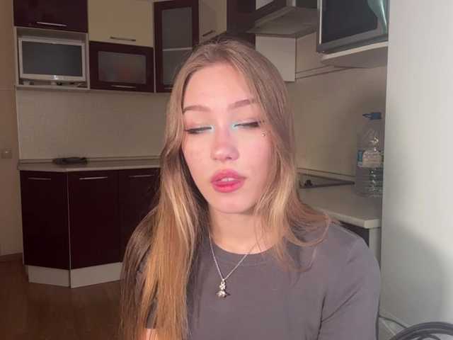 TonieReano live cam on BongaCams
