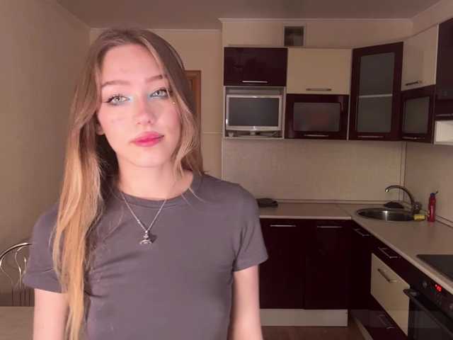 TonieReano live cam on BongaCams