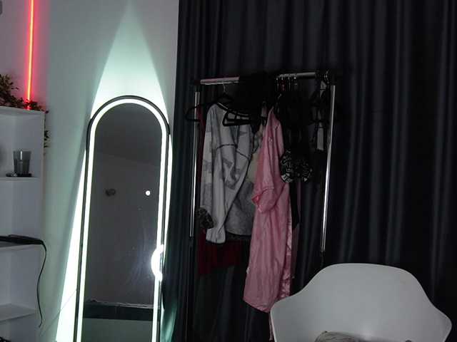 EvaaaSweett live cam on BongaCams