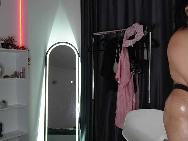 EvaaaSweett live cam on BongaCams