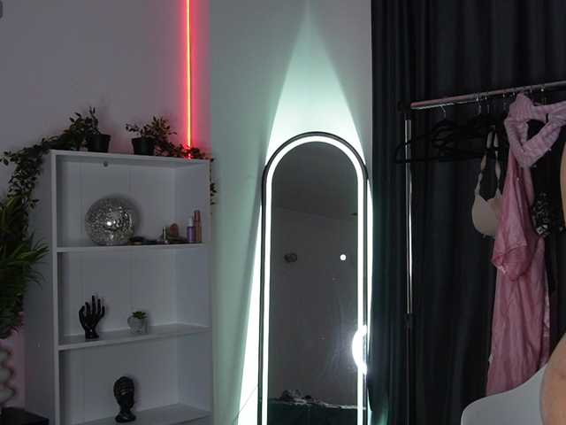 EvaaaSweett live cam on BongaCams