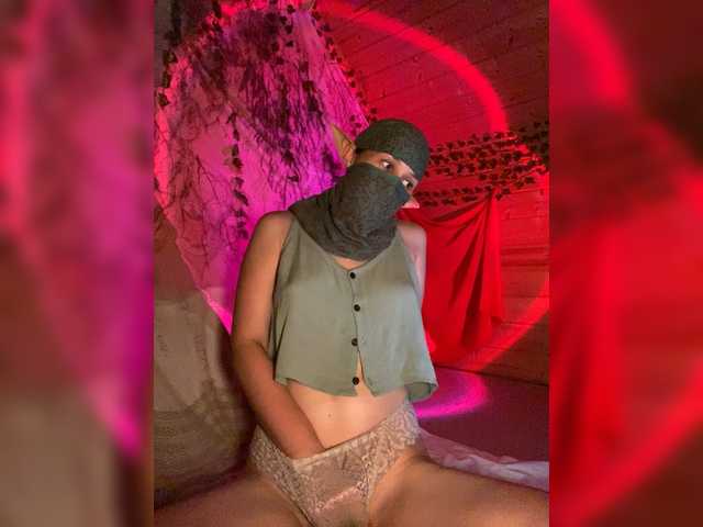 AyraMoon live webcam show