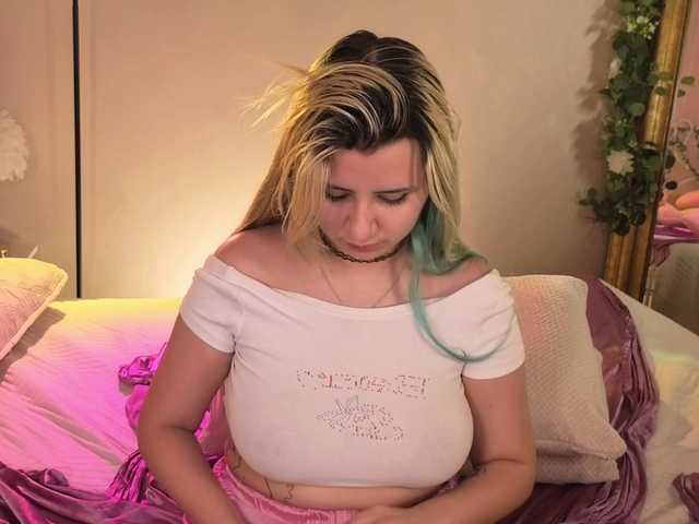 EmmaBuns live cam on BongaCams