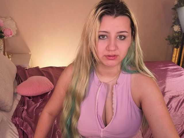EmmaBuns live cam on BongaCams