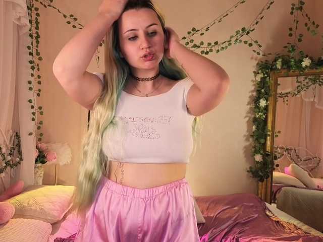 EmmaBuns live cam on BongaCams