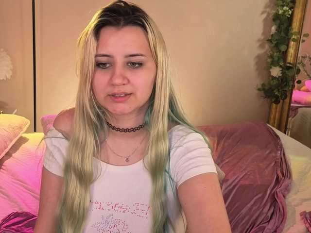 EmmaBuns live cam on BongaCams