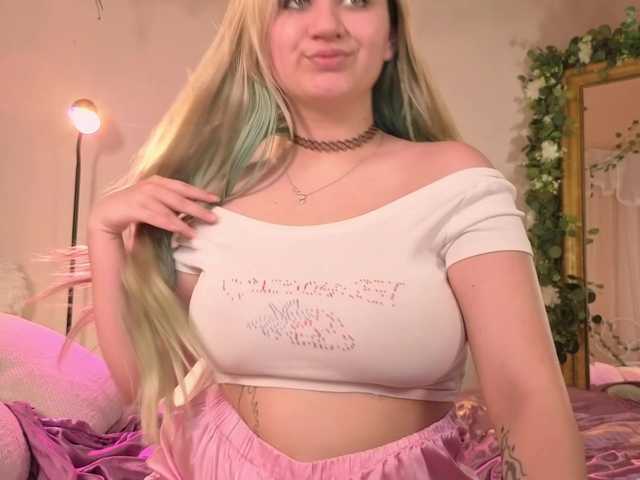 EmmaBuns live cam on BongaCams